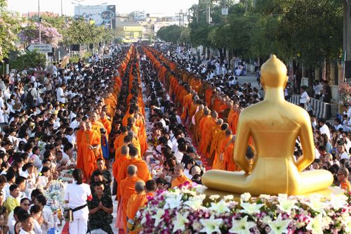 ภาพ No.5383:ตักบาตรพิษณุโลก พระ 2,600 รูป