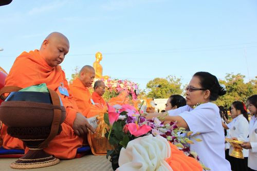 ภาพ No.5388:ตักบาตรพิษณุโลก พระ 2,600 รูป