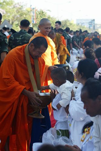 ภาพ No.5397:ตักบาตรพิษณุโลก พระ 2,600 รูป