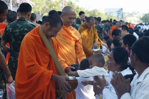 ภาพ No.5395:ตักบาตรพิษณุโลก พระ 2,600 รูป