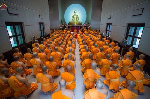 วันเข้าพรรษา แรม ๑ ค่ำ เดือน ๘ วันที่ ๙ กรกฎาคม พ.ศ. ๒๕๖๐ พิธีอธิษฐานพรรษา ของคณะสงฆ์ ณ อุโบสถวัดพระธรรมกาย จ.ปทุมธานี