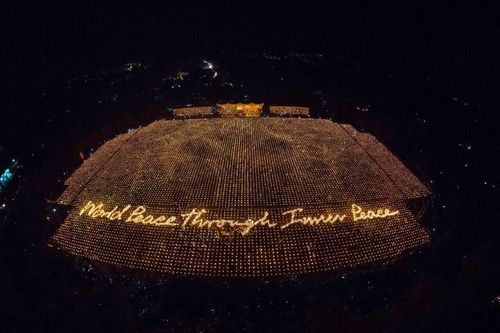จุดประทีปและปล่อยโคมลอย 10,000 กว่าดวง ณ เมืองทวาย