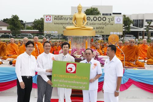 ภาพ No.2639:ตักบาตร ม.รังสิต ปี 2555