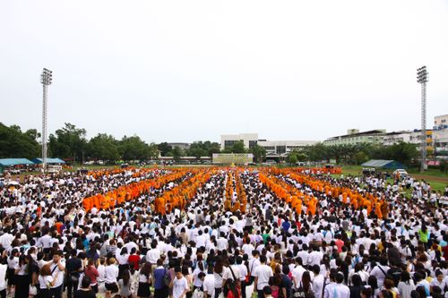 ภาพ No.2643:ตักบาตร ม.รังสิต ปี 2555