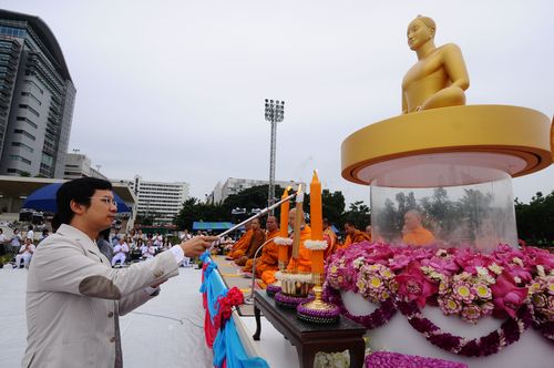 ภาพ No.2647:ตักบาตร ม.รังสิต ปี 2555