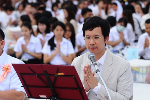 ภาพ No.2650:ตักบาตร ม.รังสิต ปี 2555