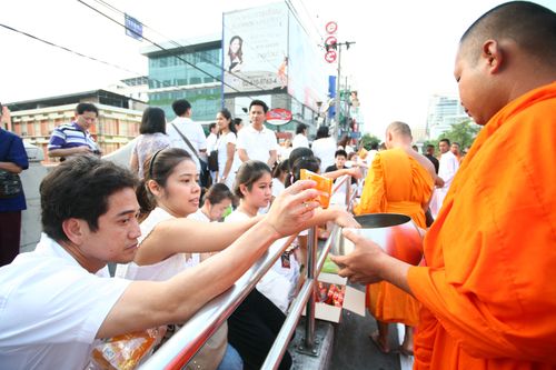 ภาพ No.2334:ตักบาตรราชประสงค์