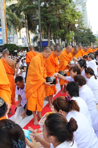 ภาพ No.2332:ตักบาตรราชประสงค์