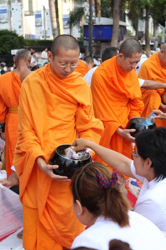 ภาพ No.2333:ตักบาตรราชประสงค์