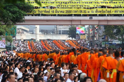 ภาพ No.2345:ตักบาตรราชประสงค์