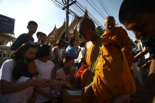 ตักบาตรสมุทรปราการ