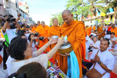 ภาพ No.2460:ตักบาตรสมุทรปราการ