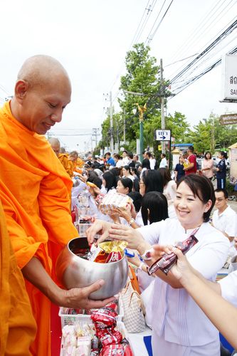 ภาพ No.2516:ตักบาตรพระ 1,000 รูป สันป่าตอง จ.เชียงใหม่