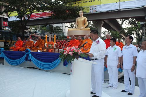 ตักบาตรสะพานควาย