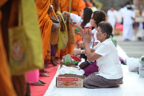 ภาพ No.2298:ตักบาตรสะพานควาย