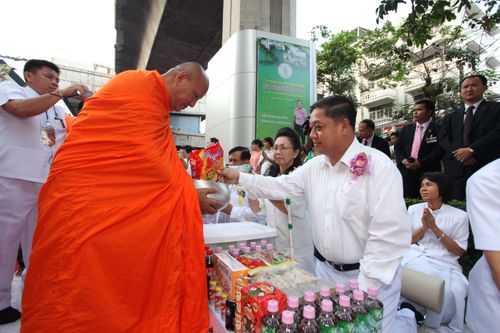 ภาพ No.2304:ตักบาตรสะพานควาย