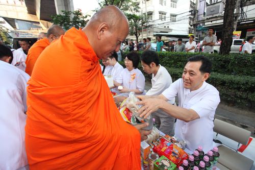 ภาพ No.2303:ตักบาตรสะพานควาย