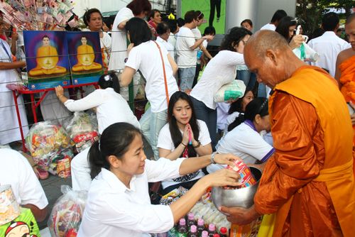 ภาพ No.2307:ตักบาตรสะพานควาย