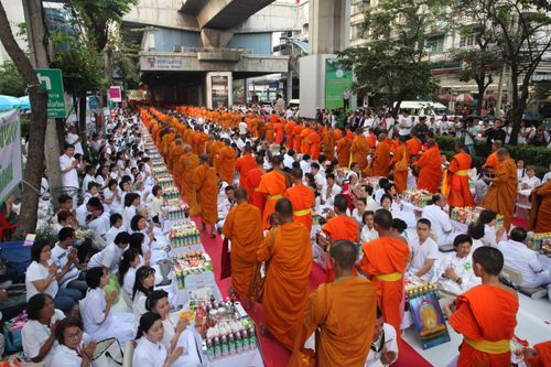 ภาพ No.2314:ตักบาตรสะพานควาย