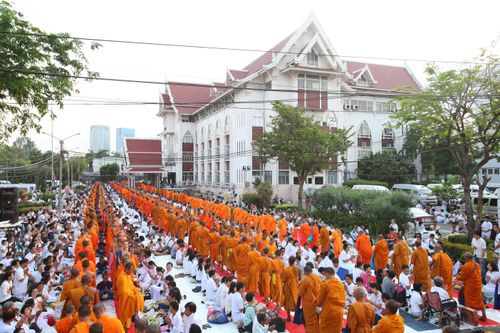 ภาพ No.2320:ตักบาตรสะพานควาย