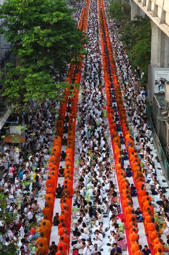 ภาพ No.2328:ตักบาตรสะพานควาย