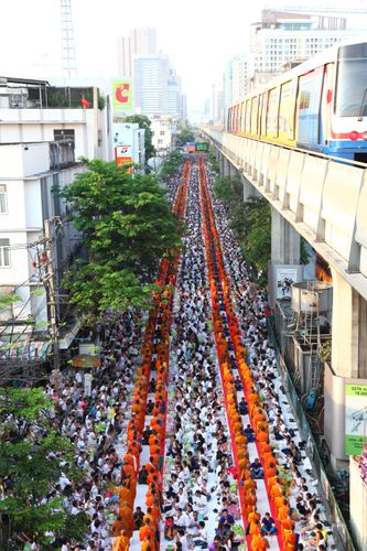 ภาพ No.2329:ตักบาตรสะพานควาย