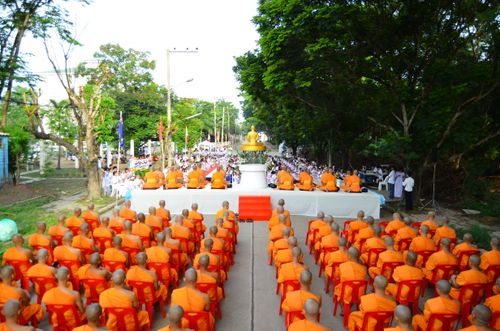 ภาพ No.2897:ตักบาตรพระ 111 รูป บ้านสวนตะวันธรรม