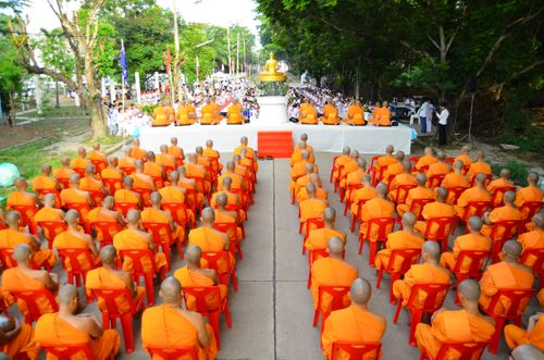 ภาพ No.2898:ตักบาตรพระ 111 รูป บ้านสวนตะวันธรรม