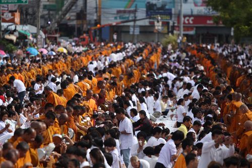 ภาพ No.2498:ตักบาตรอุบลราชธานี