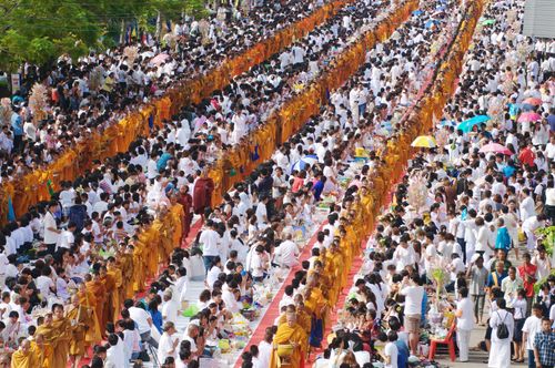 ภาพ No.2505:ตักบาตรอุบลราชธานี