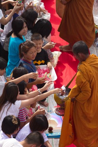 ภาพ No.2507:ตักบาตรอุบลราชธานี