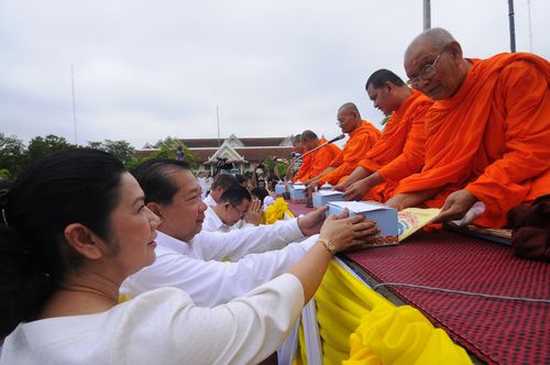 ภาพ No.2466:ตักบาตรอุตรดิตถ์