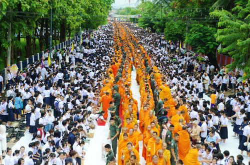 ภาพ No.2472:ตักบาตรอุตรดิตถ์