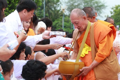 ภาพ No.2475:ตักบาตรอุตรดิตถ์