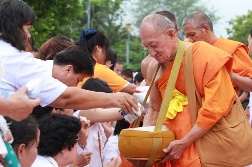 ภาพ No.2476:ตักบาตรอุตรดิตถ์