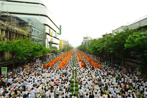 ภาพ No.2400:ตักบาตรวงเวียนใหญ่