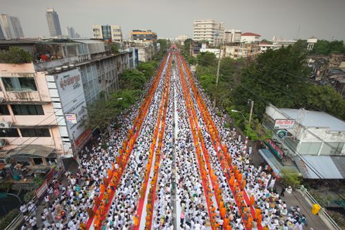 ภาพ No.2402:ตักบาตรวงเวียนใหญ่