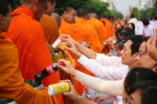 ภาพ No.2412:ตักบาตรวงเวียนใหญ่