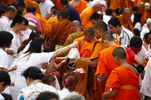 ตักบาตรเยาวราช