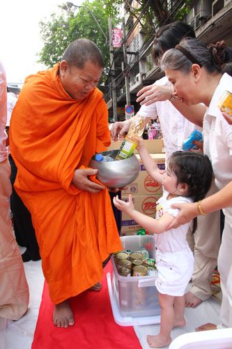 ภาพ No.2354:ตักบาตรเยาวราช