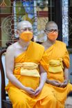 ภาพ No.47900:ประมวลภาพมูลนิธิธรรมกาย ถวายเทียนพรรษา อัญเชิญพระธาตุถวายวัดเถรวาทเวียดนาม