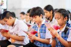 ภาพ No.184947:กิจกรรมวันรวมพลังเด็กดี V-Star ผู้นำฟื้นฟูศีลธรรมโลก กรุงเทพมหานคร ณ วัดมหาธาตุยุวราชรังสฤษฎิ์ราชวรมหาวิหาร กรุงเทพมหานคร ในวันที่ 13 ธันวาคม พ.ศ. 2567