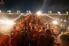 ภาพ No.175993:พิธีจุดประทีปโคมลาน, โคมลอยและลอยกระทง ถวายประทีปเป็นพุทธบูชา สร้างความสว่างไสวให้กับแผ่นดินด้วยแสงธรรม วันที่ 15 พฤศจิกายน พ.ศ. 2567 ณ พุทธอุทยานนานาชาติ อ.โพนพิสัย จ.หนองคาย