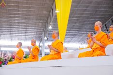 ภาพ No.86885:พิธีตักบาตร , พิธีบูชาข้าวพระ , พิธีจุดเทียนใจ ไฟนิรันดร์ อนันตชัย ในวันอาทิตย์ต้นเดือน 3 กันยายน พ.ศ. 2566 ณ วัดพระธรรมกาย