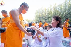 ภาพ No.107582:พิธีตักบาตรพระธรรมยาตราฯ ในโครงการธรรมยาตรากตัญญูบูชา มหาปูชนียาจารย์ พระมงคลเทพมุนี(สด จนฺทสโร) พระผู้ปราบมาร ปีที่ 12 ณ อนุสรณ์สถานมหาวิหารพระมงคลเทพมุนี อ.สองพี่น้อง จ.สุพรรณบุรี วันที่ 7 มกราคม พ.ศ. 2567