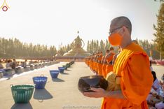 ภาพ No.41039:พิธีตัดปอยผม ปลงผม ขอขมารับผ้าไตรและพิธีบรรพชา ในโครงการอุปสมบท บูชาธรรมมหาปูชนียาจารย์ ประจำปี 2564 ชุดที่ 19