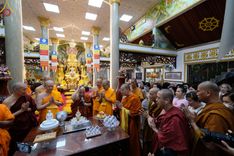 ภาพ No.47913:ประมวลภาพมูลนิธิธรรมกาย ถวายเทียนพรรษา อัญเชิญพระธาตุถวายวัดเถรวาทเวียดนาม