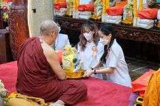 ภาพ No.47922:ประมวลภาพมูลนิธิธรรมกาย ถวายเทียนพรรษา อัญเชิญพระธาตุถวายวัดเถรวาทเวียดนาม