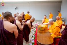 ภาพ No.222705:วันที่ 23 เมษายน พ.ศ. 2568 หลวงพ่อทัตตชีโวต้อนรับคณะสงฆ์เนปาล ณ อาคาร 100 ปี คุณยายมหารัตนอุบาสิกาจันทร์ ขนนกยูง วัดพระธรรมกาย