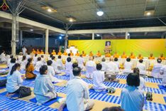 ภาพ No.188903:พิธีถวายภัตตาหารเป็นสังฆทาน แด่พระธรรมยาตรา ในโครงการธรรมยาตรา กตัญญูบูชา มหาปูชนียาจารย์ พระมงคลเทพมุนี(สด จนฺทสโร) พระผู้ปราบมาร ปีที่ 13 ณ อนุสรณ์สถานมหาวิหารพระมงคลเทพมุนี (โลตัสแลนด์) อ.สองพี่น้อง จ.สุพรรณบุรี วันที่ 4 มกราคม พ.ศ.2568